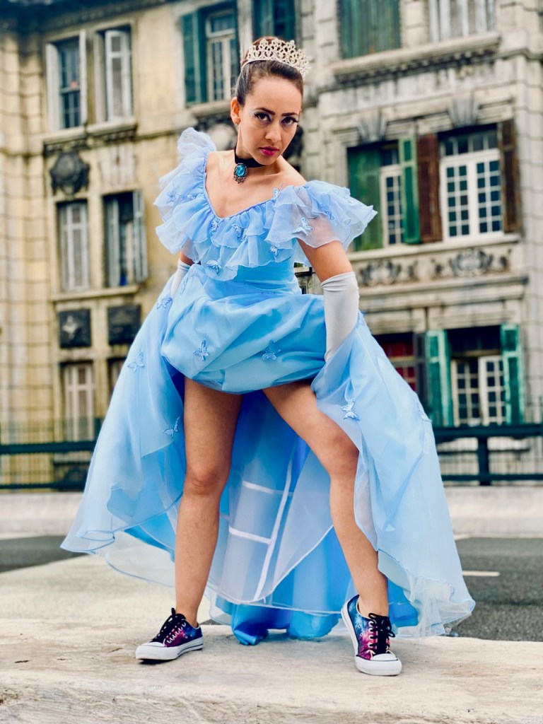 Esta imagem possuí um atributo alt vazio; O nome do arquivo é por-dentro-do-vestido-yara-2021_01.jpg