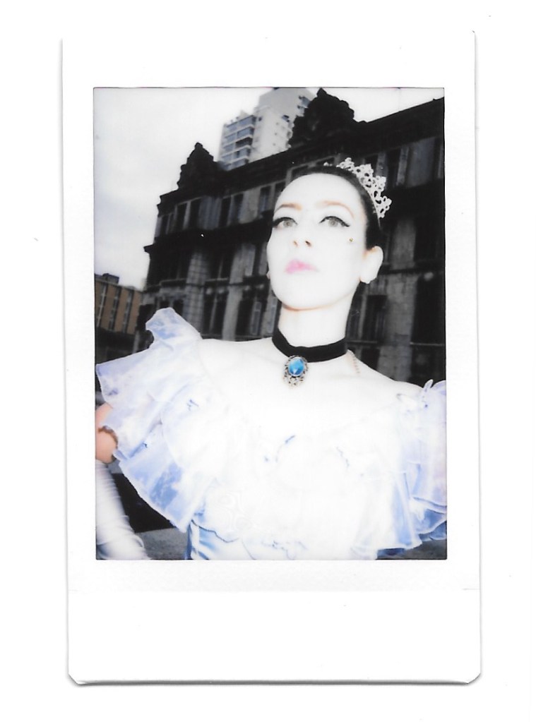 Esta imagem possuí um atributo alt vazio; O nome do arquivo é por-dentro-do-vestido-yara-2021_17.jpg